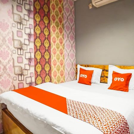OYO 990 Stadion Residence Syariah Medan Exterior foto